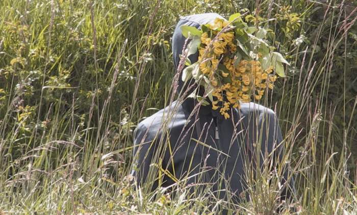 Lhomme-la-tete-de-fleurs-2-c-©-Sophie-Laly-700x490-700x490